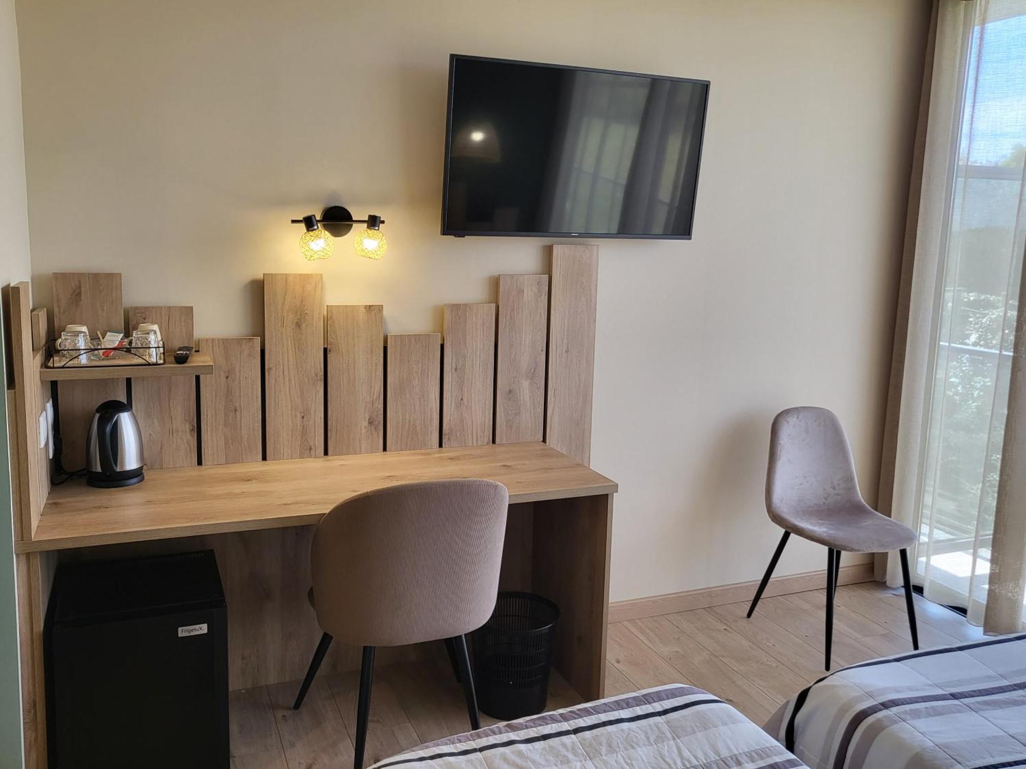Logis Le Cadusia Otel Chaource Dış mekan fotoğraf