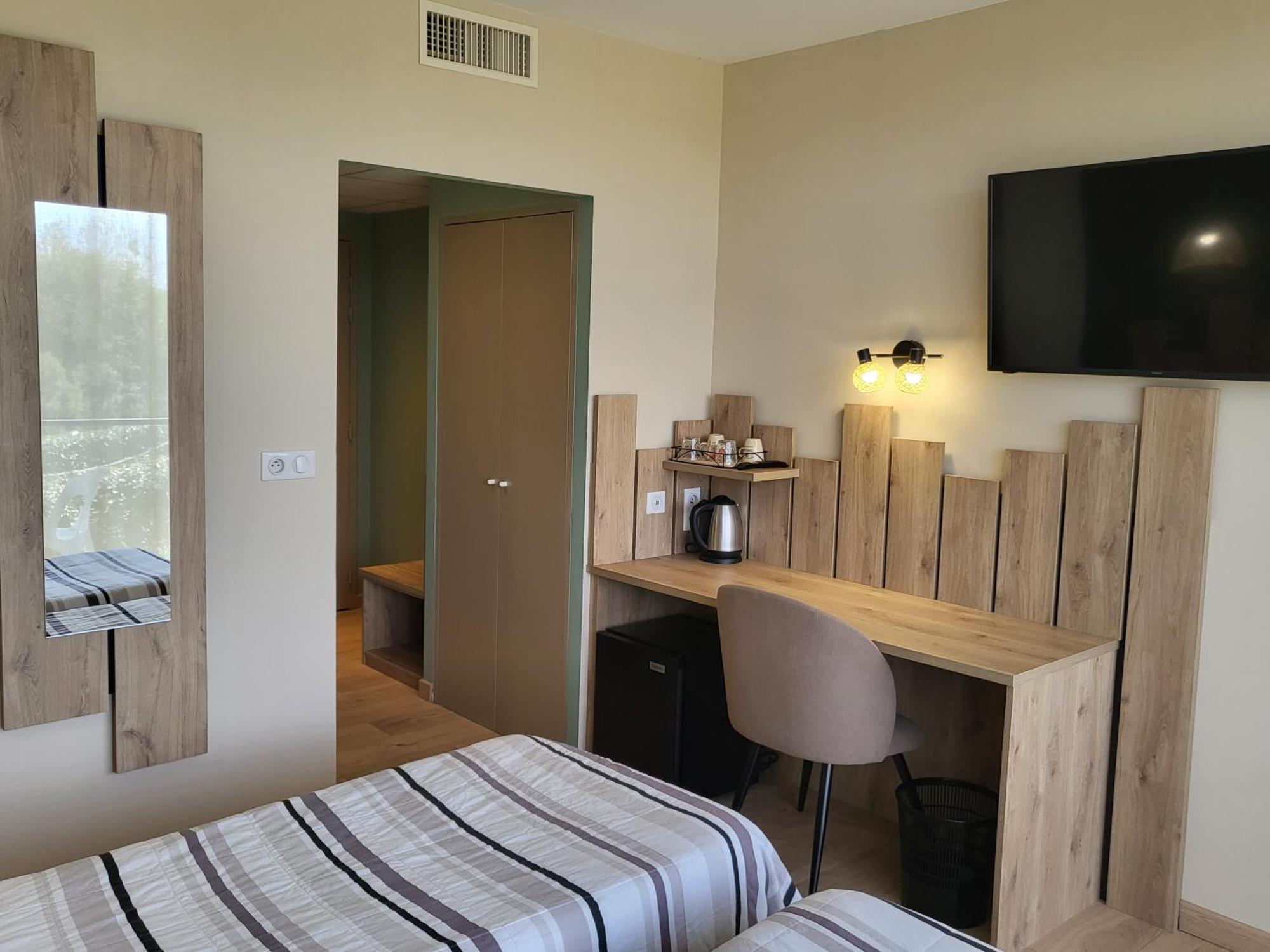 Logis Le Cadusia Otel Chaource Oda fotoğraf