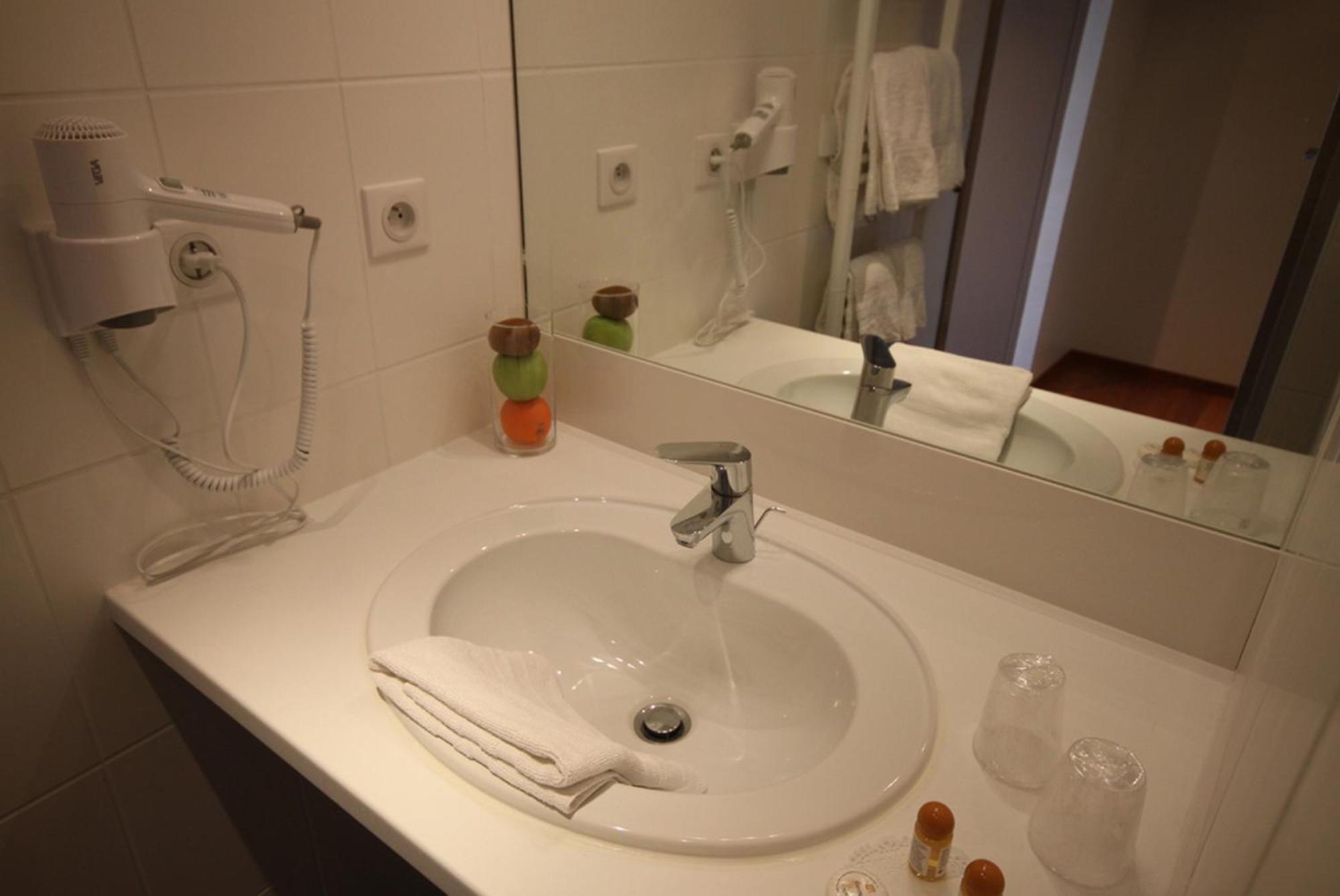 Logis Le Cadusia Otel Chaource Dış mekan fotoğraf