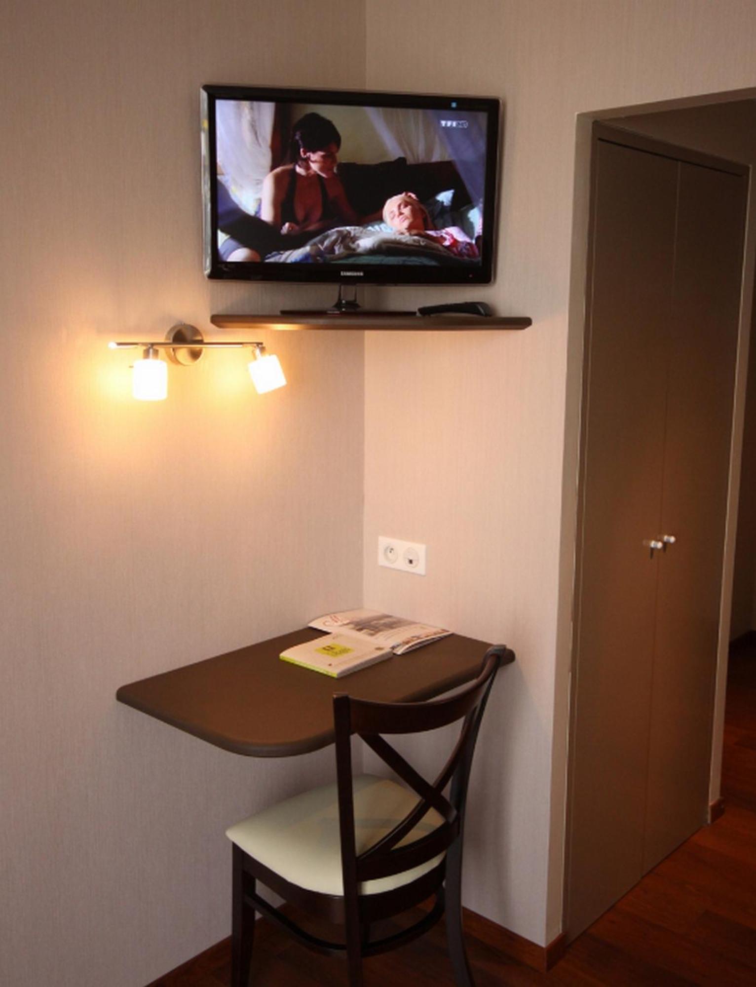 Logis Le Cadusia Otel Chaource Dış mekan fotoğraf