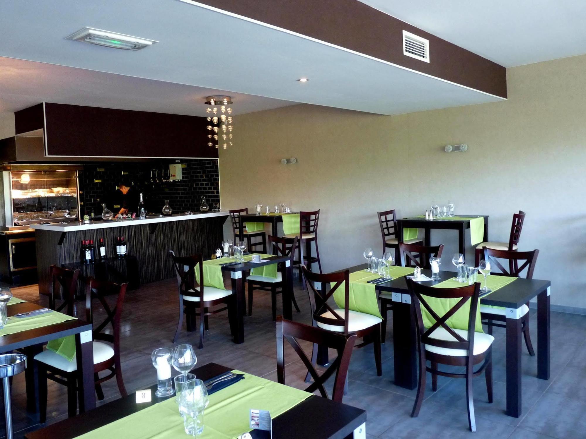 Logis Le Cadusia Otel Chaource Dış mekan fotoğraf