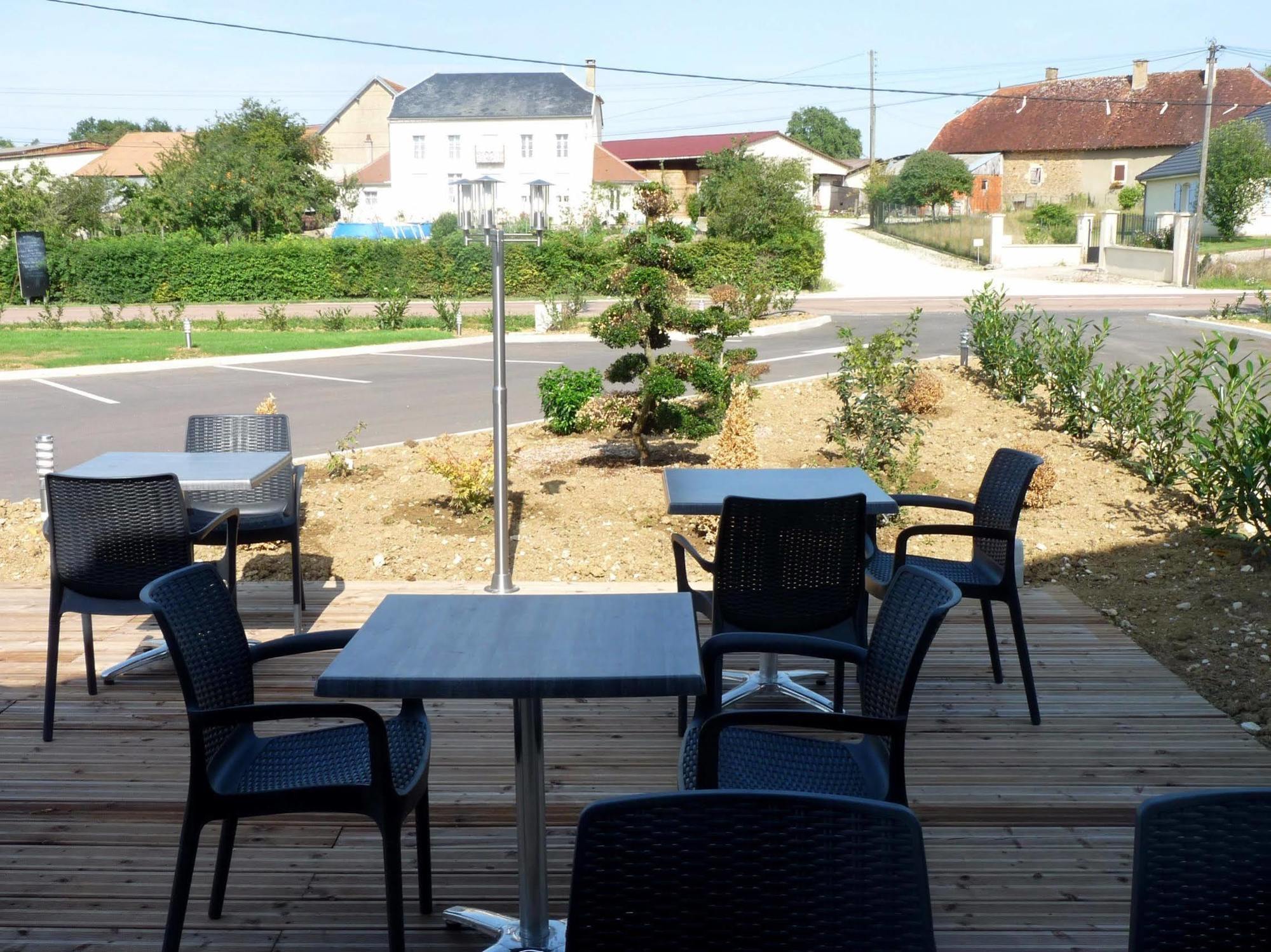 Logis Le Cadusia Otel Chaource Dış mekan fotoğraf